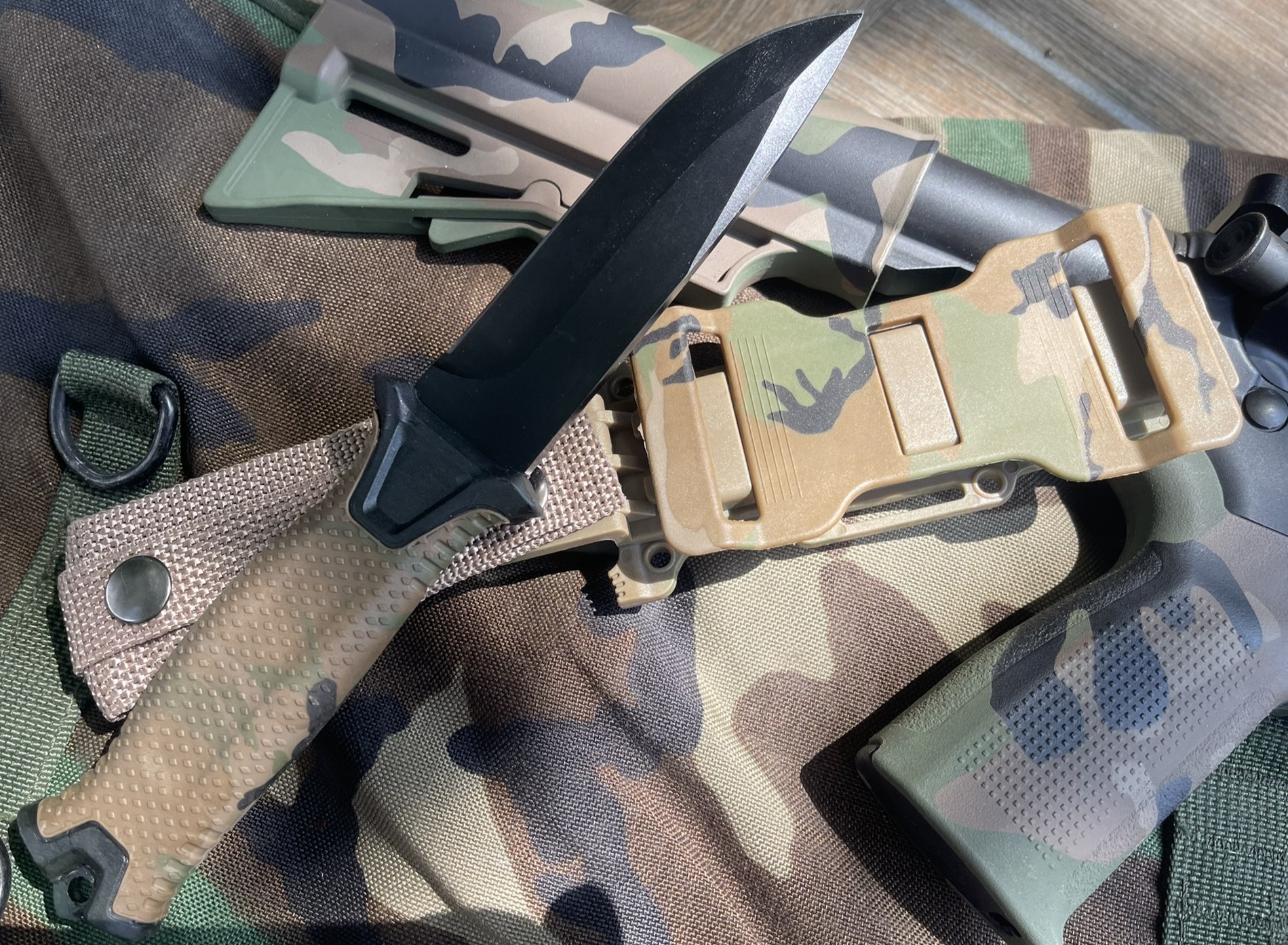 Woodland Camo Field Knife - Image 2